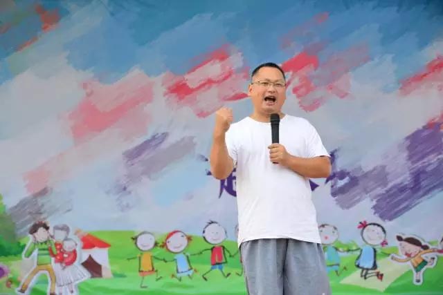 廣東博皓公司總經(jīng)理、鷹之家班主任尹總，為我們本次運動會致開幕詞