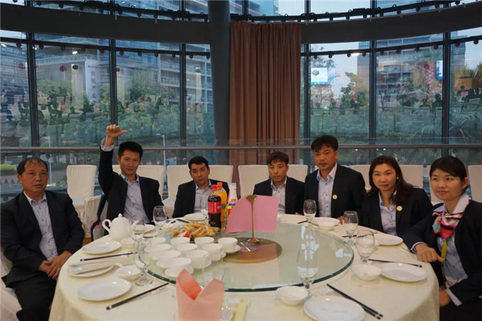 博皓家人們歡聚一堂，把酒言歡，開懷暢飲-4